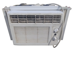 General Electric 5,000 BTU Air Conditioner AHV05LYW1