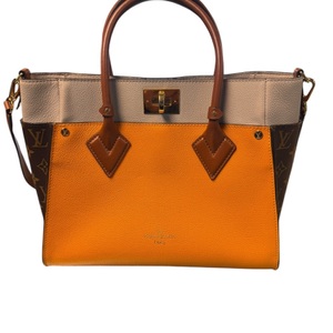 Louis Vuitton On My Side